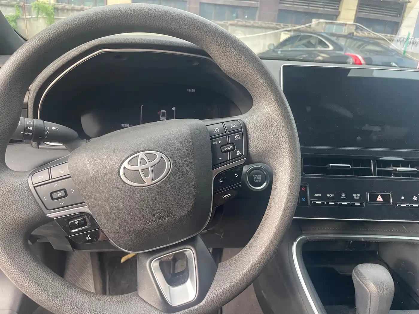 Photo 14 - Toyota Avalon