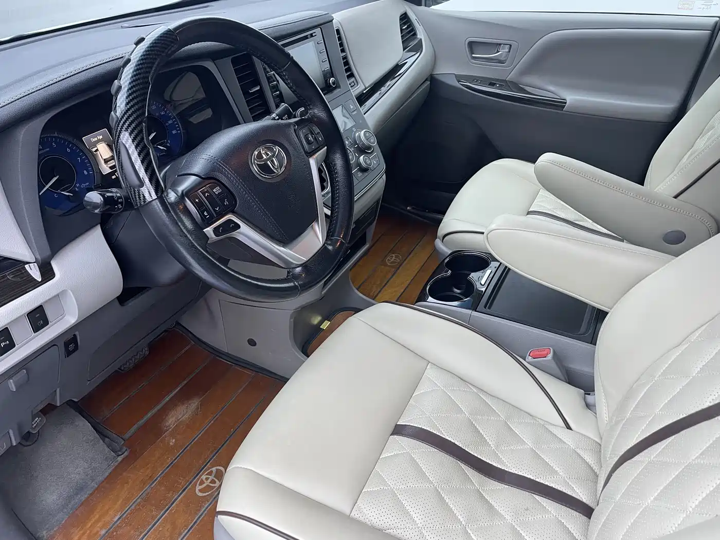 Toyota Sienna 2015 3.5L 2WD LE фото 8