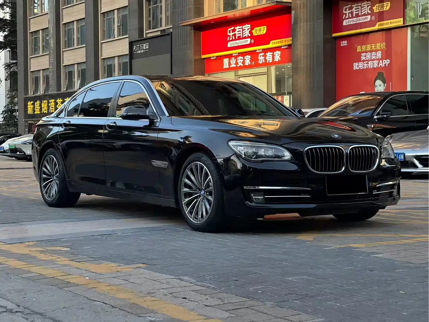 BMW 7 Series 2013 750Li xDrive фото 3