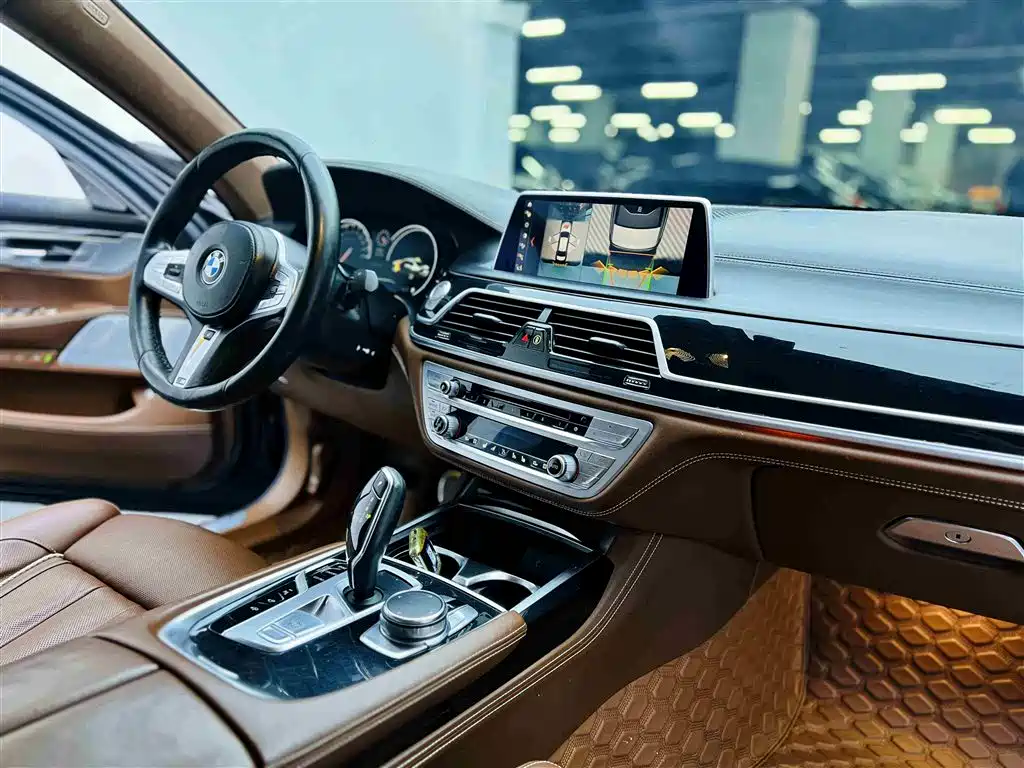 BMW 7 Series 2018 740Li xDrive Premium Type M Sport Package фото 9