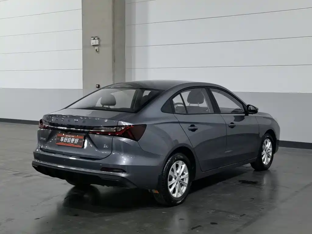 Photo 2 - Roewe i5