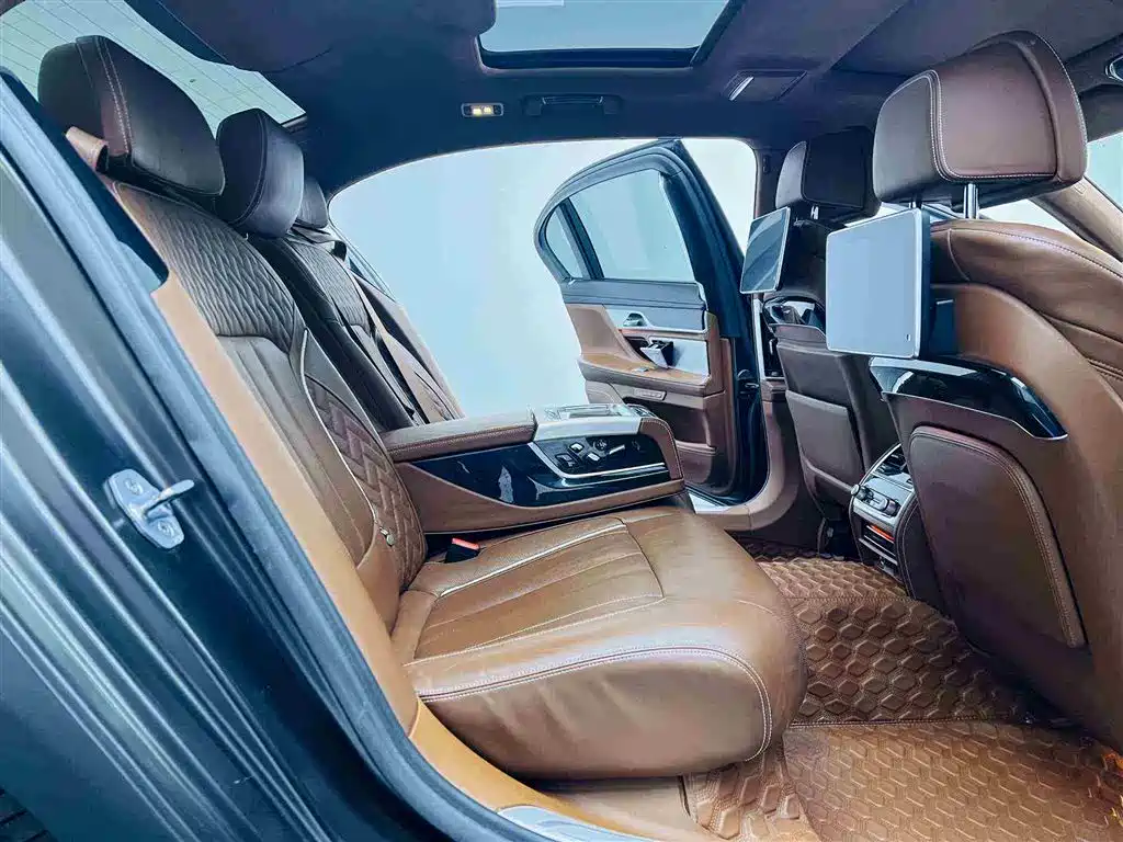 BMW 7 Series 2018 740Li xDrive Premium Type M Sport Package фото 18