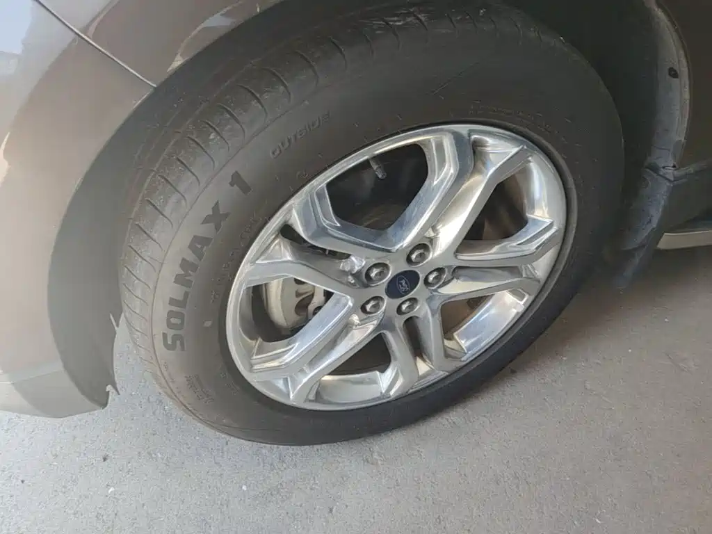 Фото 23 - Ford Edge