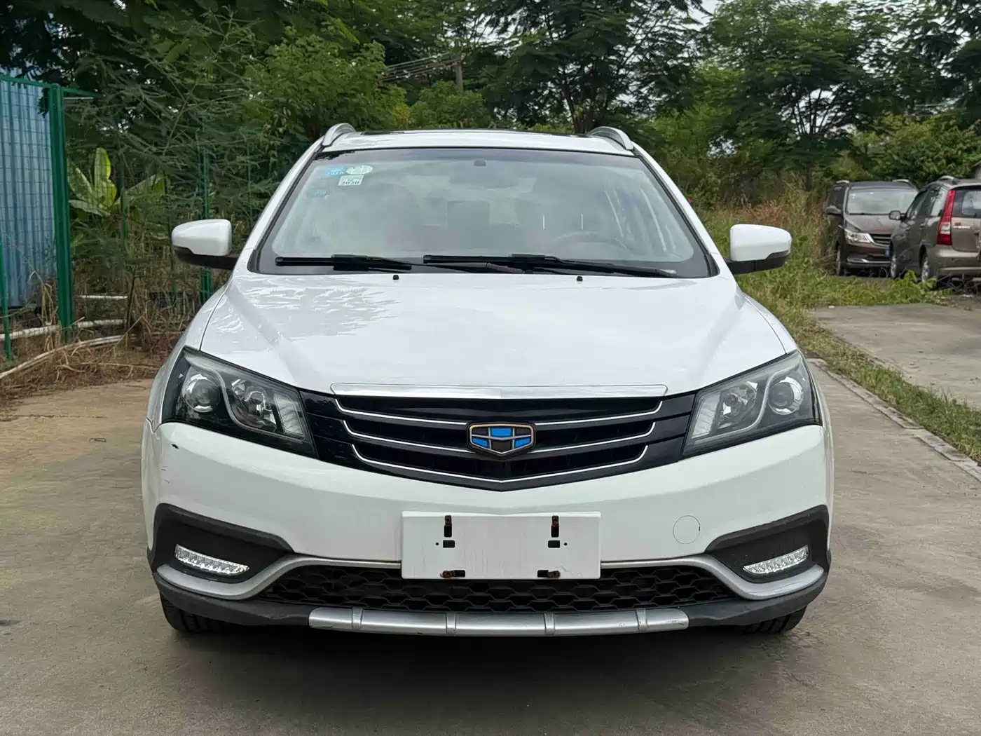 Фото 2 - Geely Emgrand