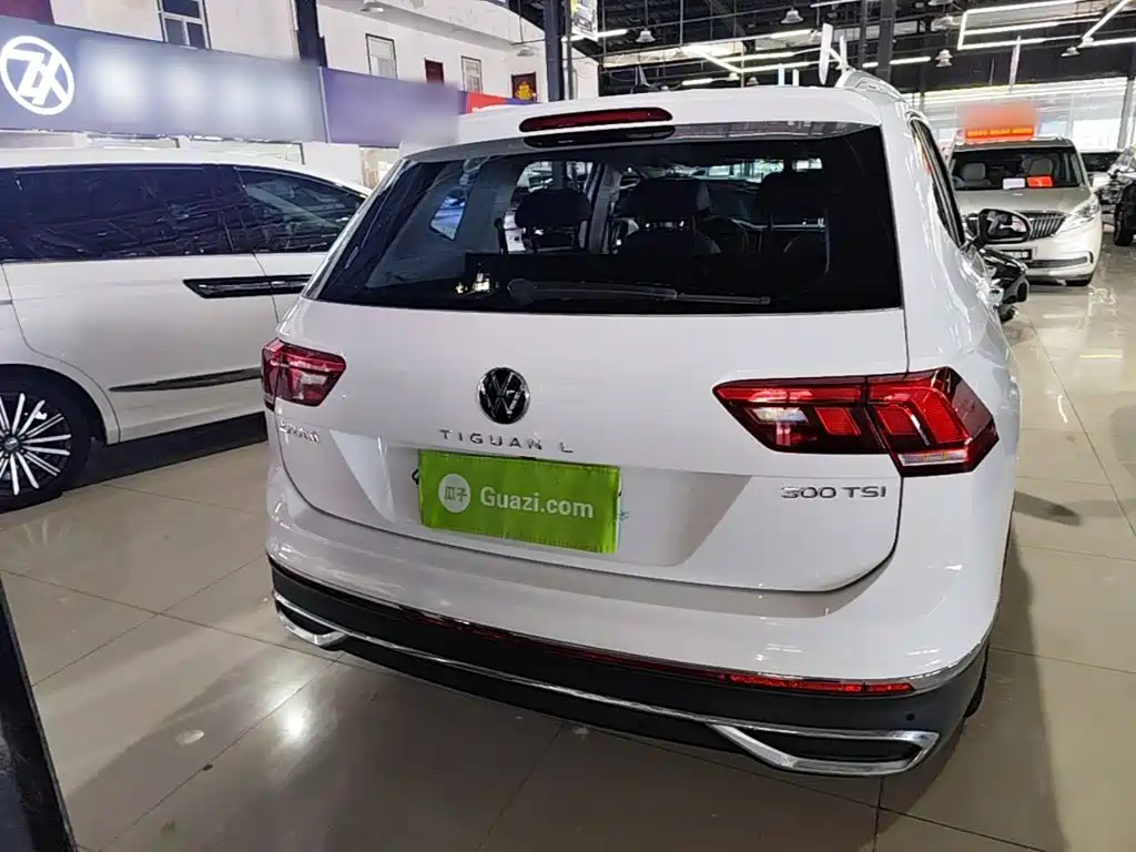 Photo 4 - Volkswagen Tiguan L