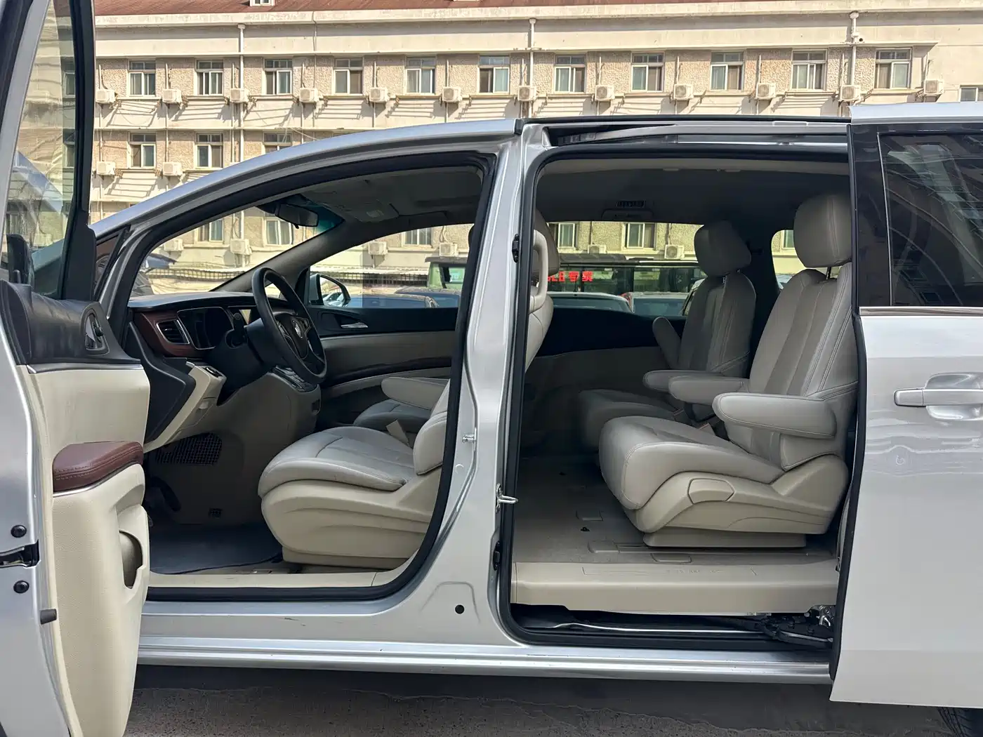 Buick GL8 2018 28T Comfort China VI фото 14