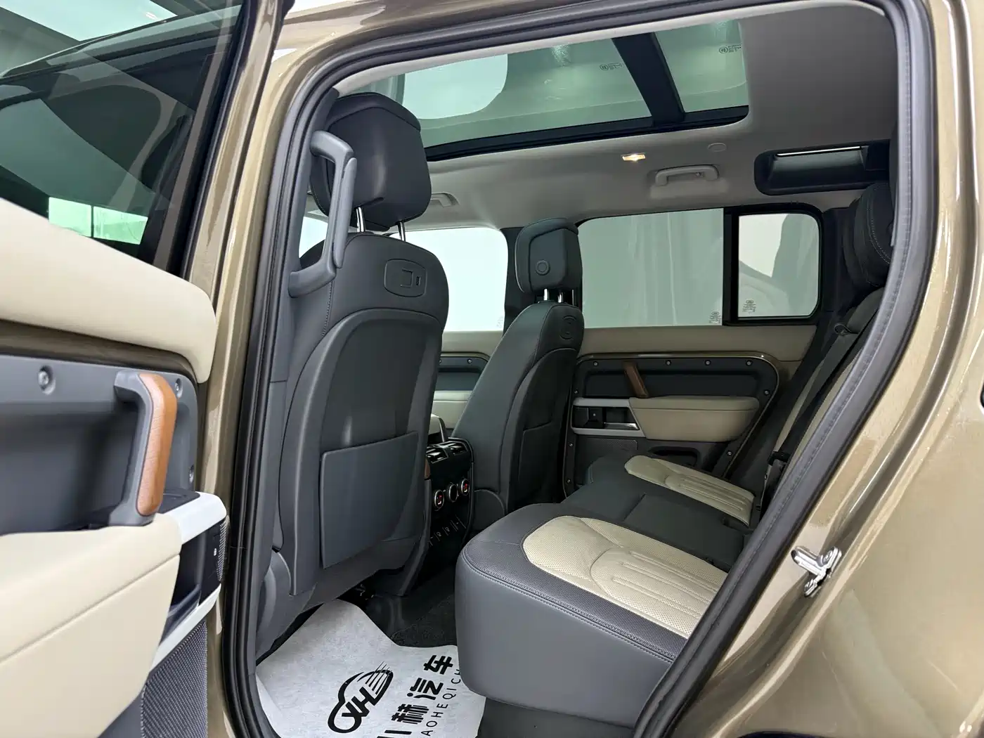 Land Rover Defender 2022 110 P400 X-DYNAMIC HSE фото 8