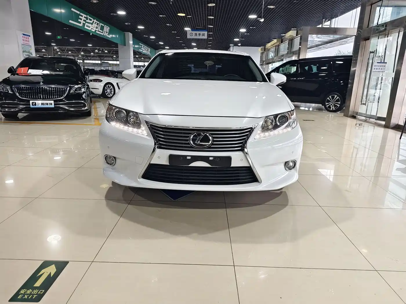 Фото 2 - Lexus ES