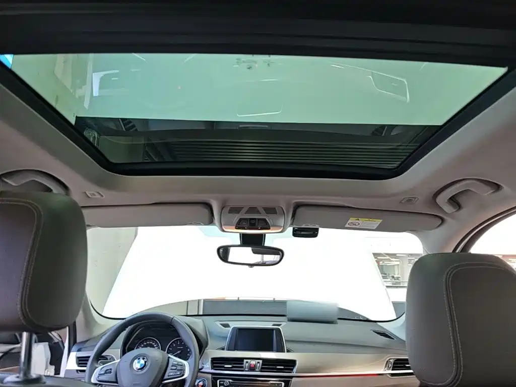 BMW X1 2018 sDrive18Li Premium Model фото 18