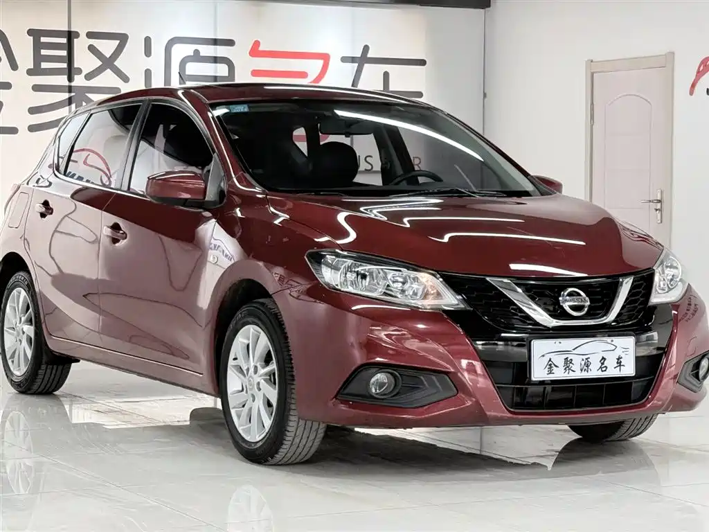 Photo 3 - Nissan Tiida