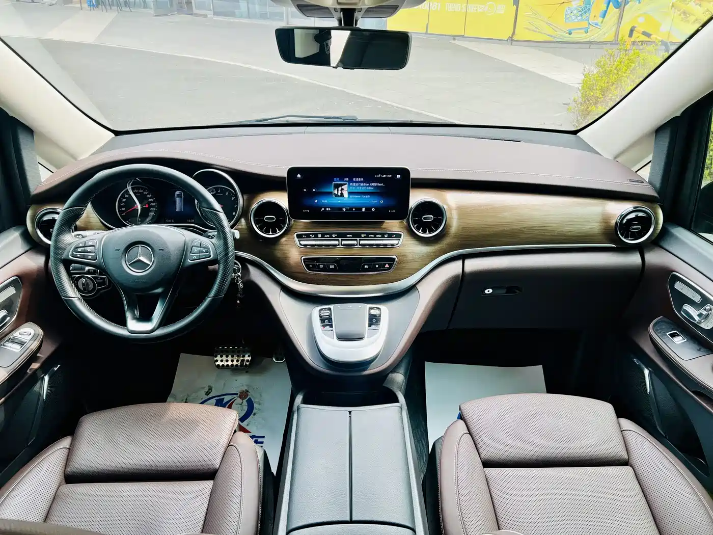 Mercedes-Benz V-Class 2022 V 260 L Long Wheelbase Luxury Edition фото 13