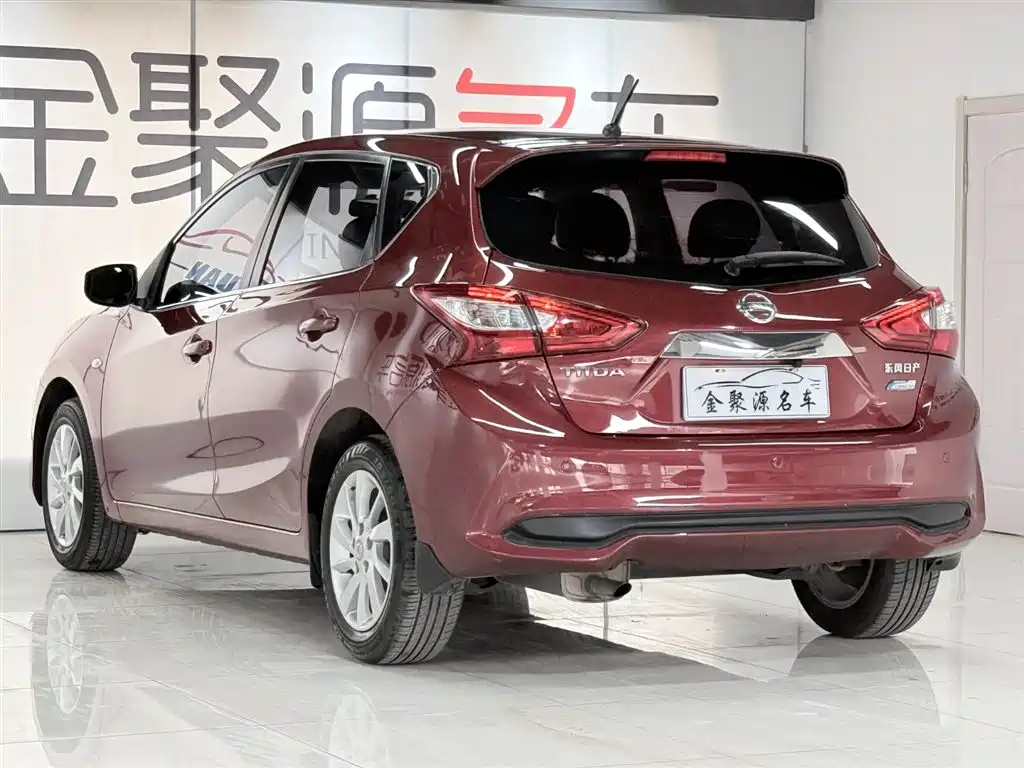 Photo 4 - Nissan Tiida