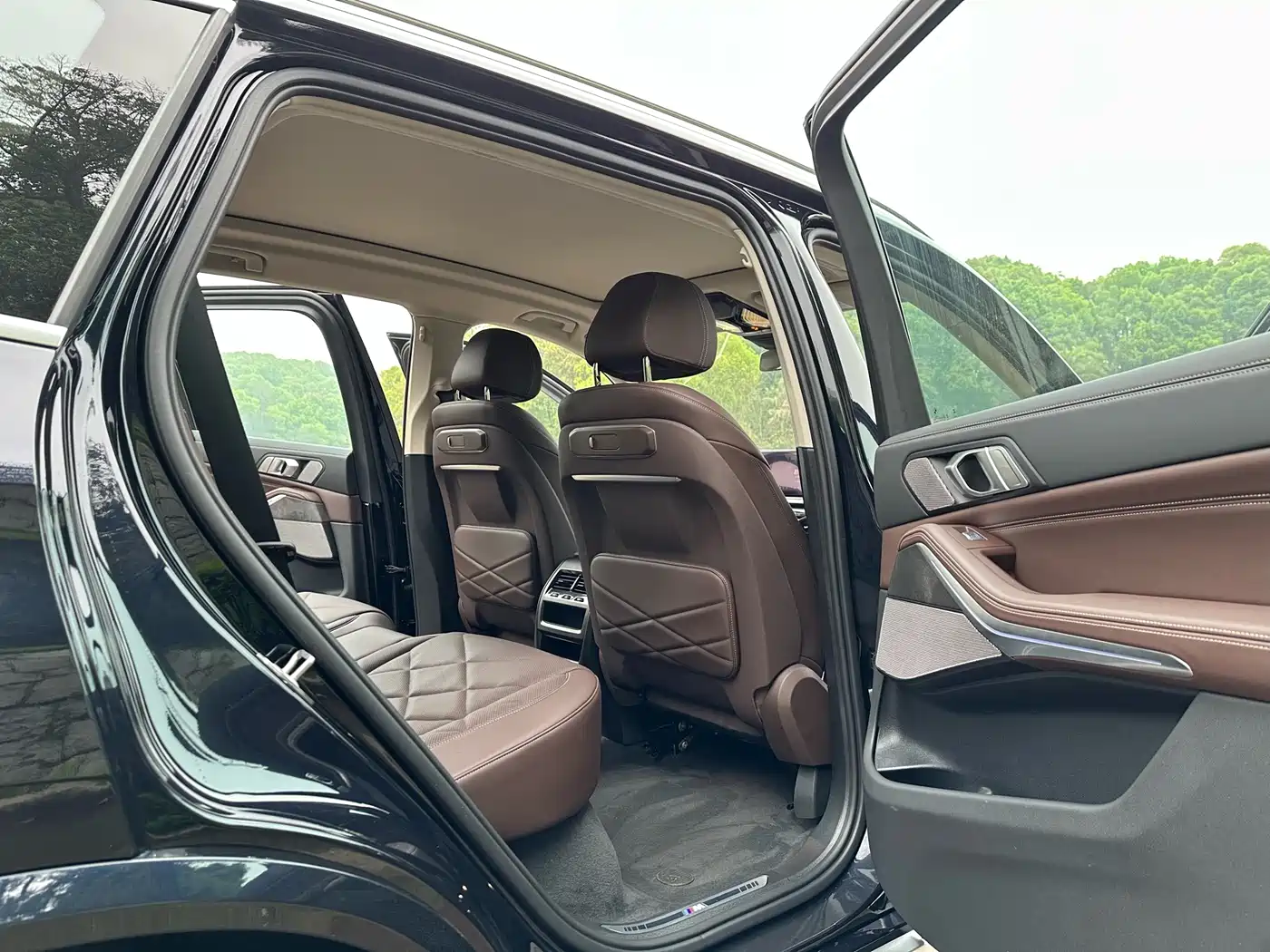 BMW X5 2025 Model xDrive 30Li Exclusive M Sport Blackout Package фото 11