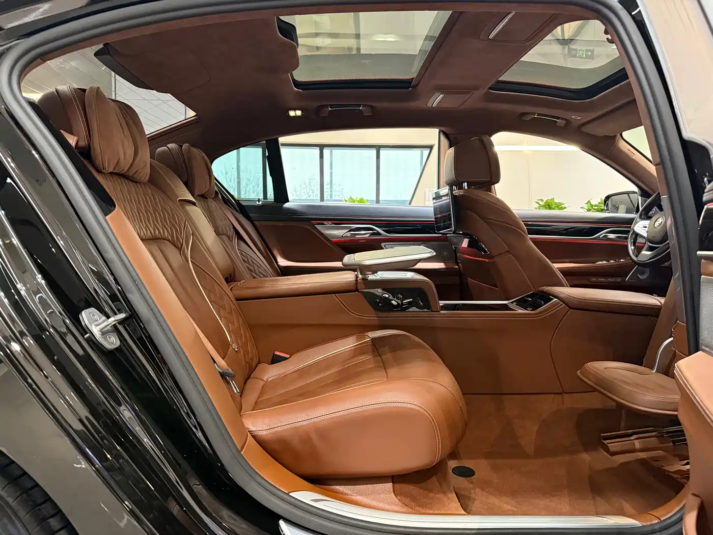BMW 7 Series 2017 750Li xDrive Customized Edition (4-Seater) фото 10