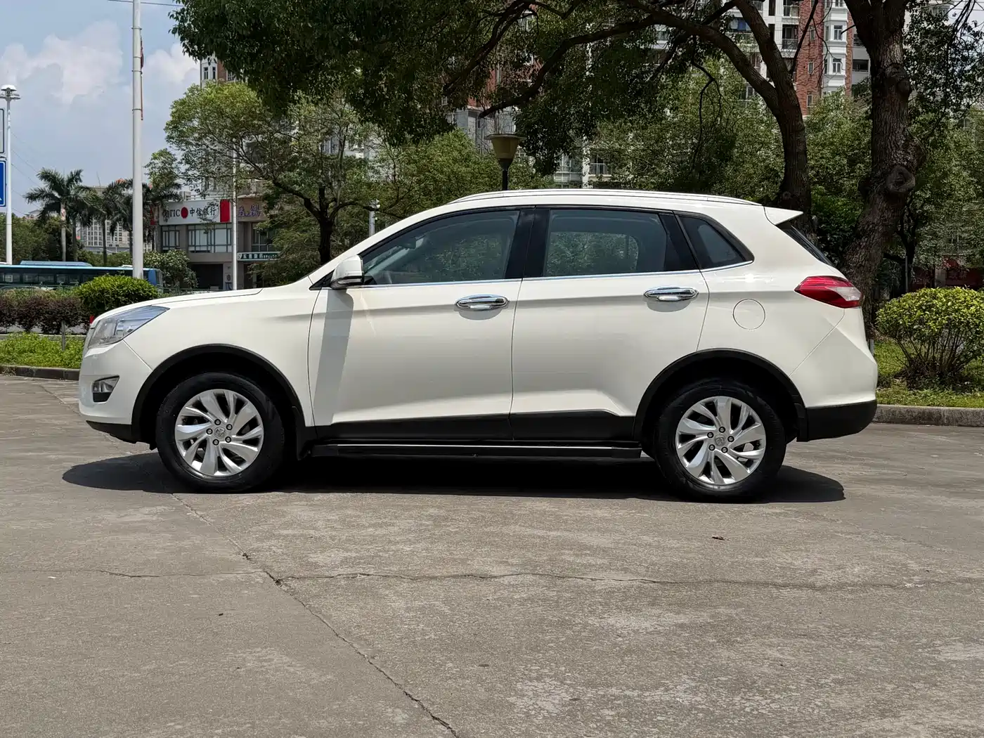 BAIC Weiwang S50 2017 2016 1.5T CVT Joy Elite