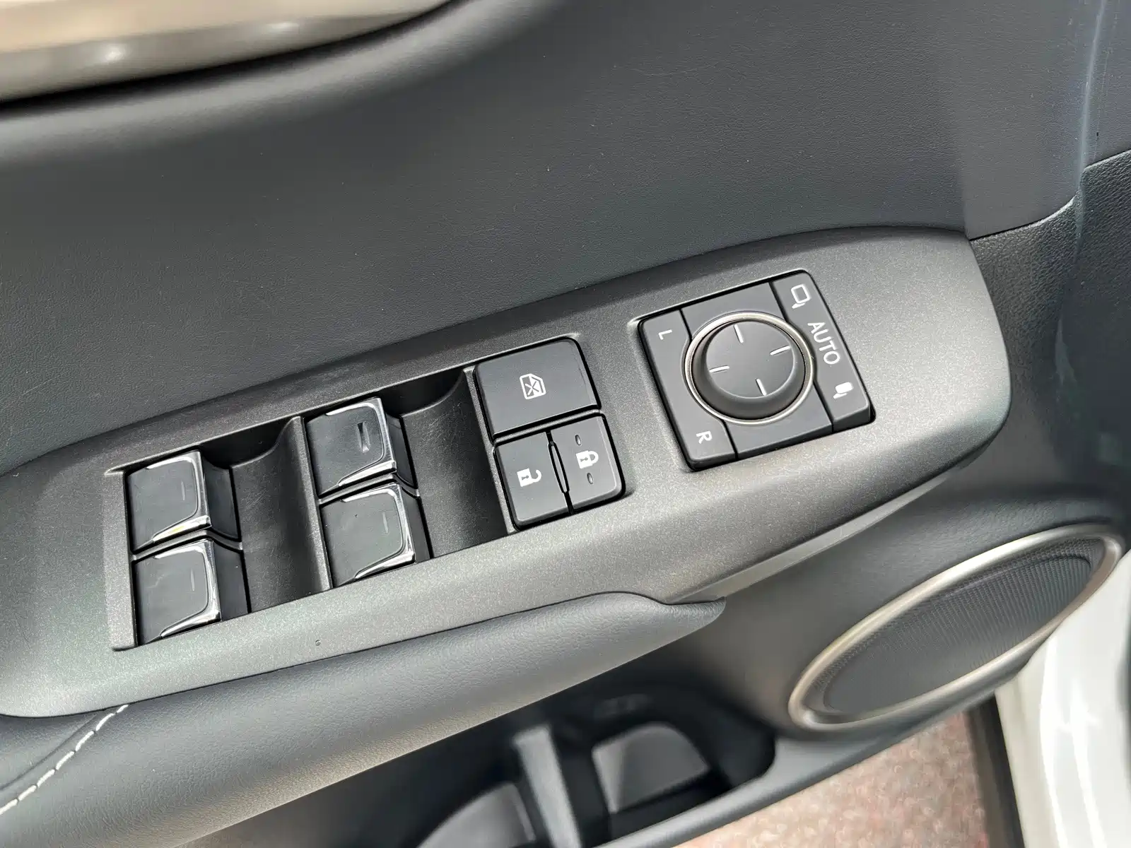 Фото 4 - Lexus NX
