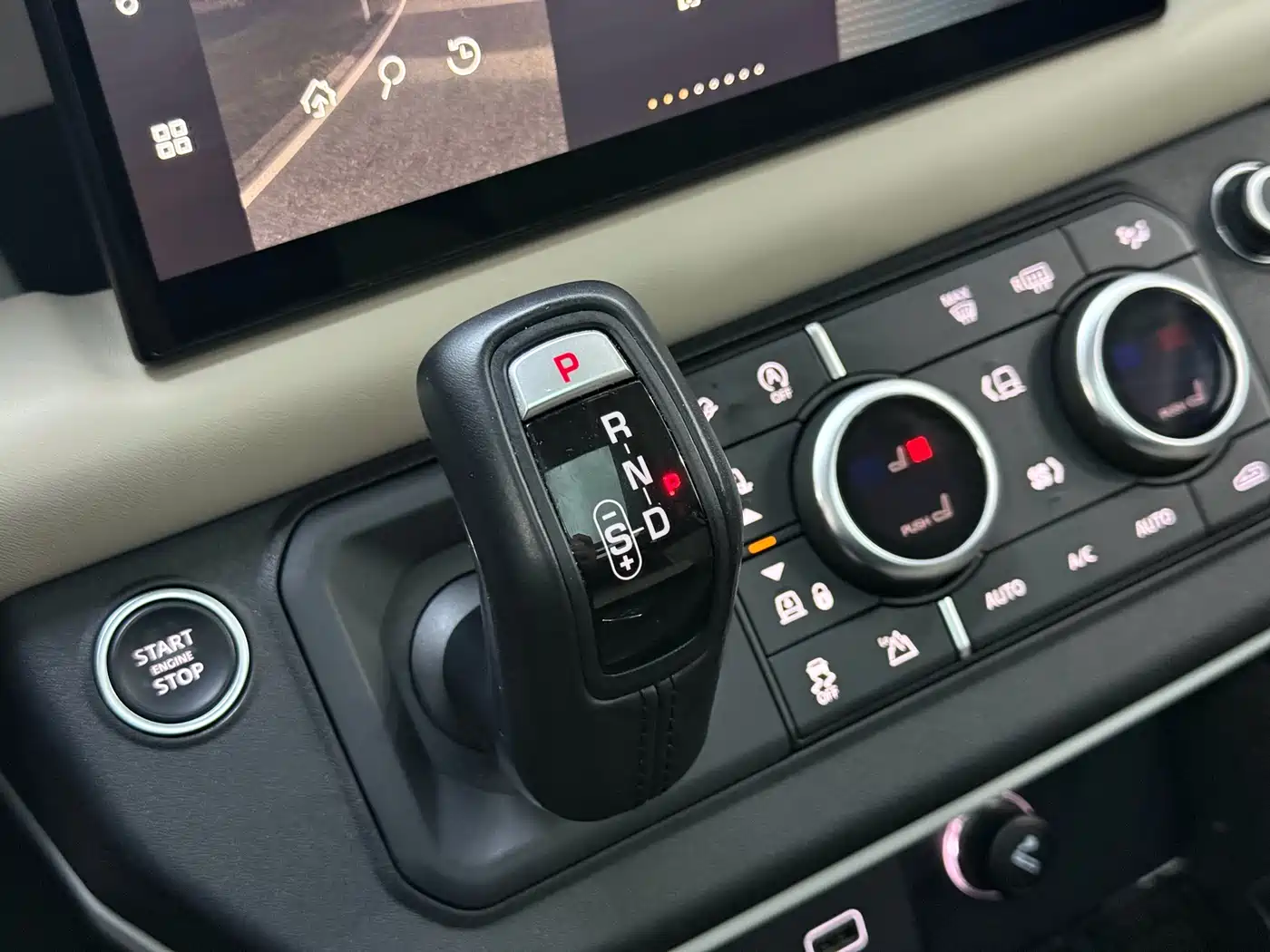 Land Rover Defender 2022 110 P400 X-DYNAMIC HSE фото 15