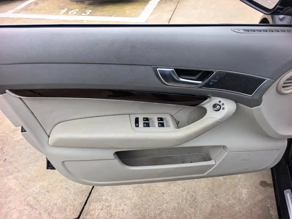 Фото 9 - Audi A6L
