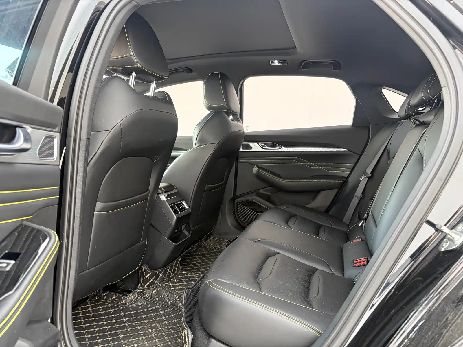 Фото 6 - Geely Preface