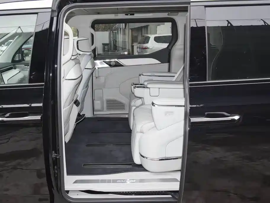 Volvo EM90 2024 2025 Ultra Six-Seater