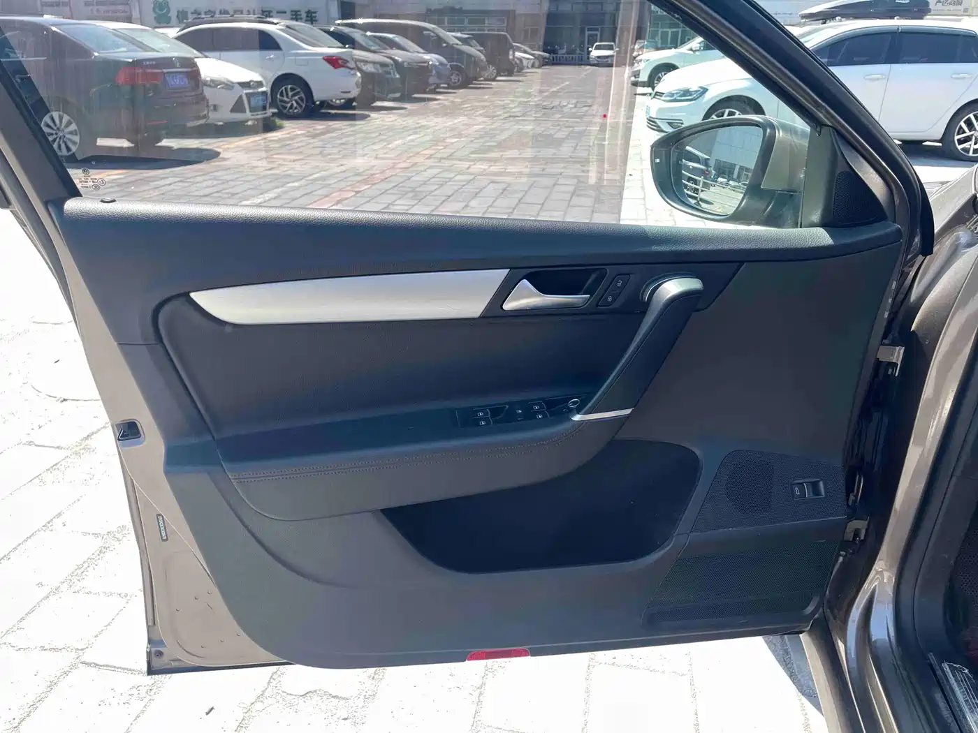 Volkswagen Magotan 2016 1.8TSI Smart Leading фото 8