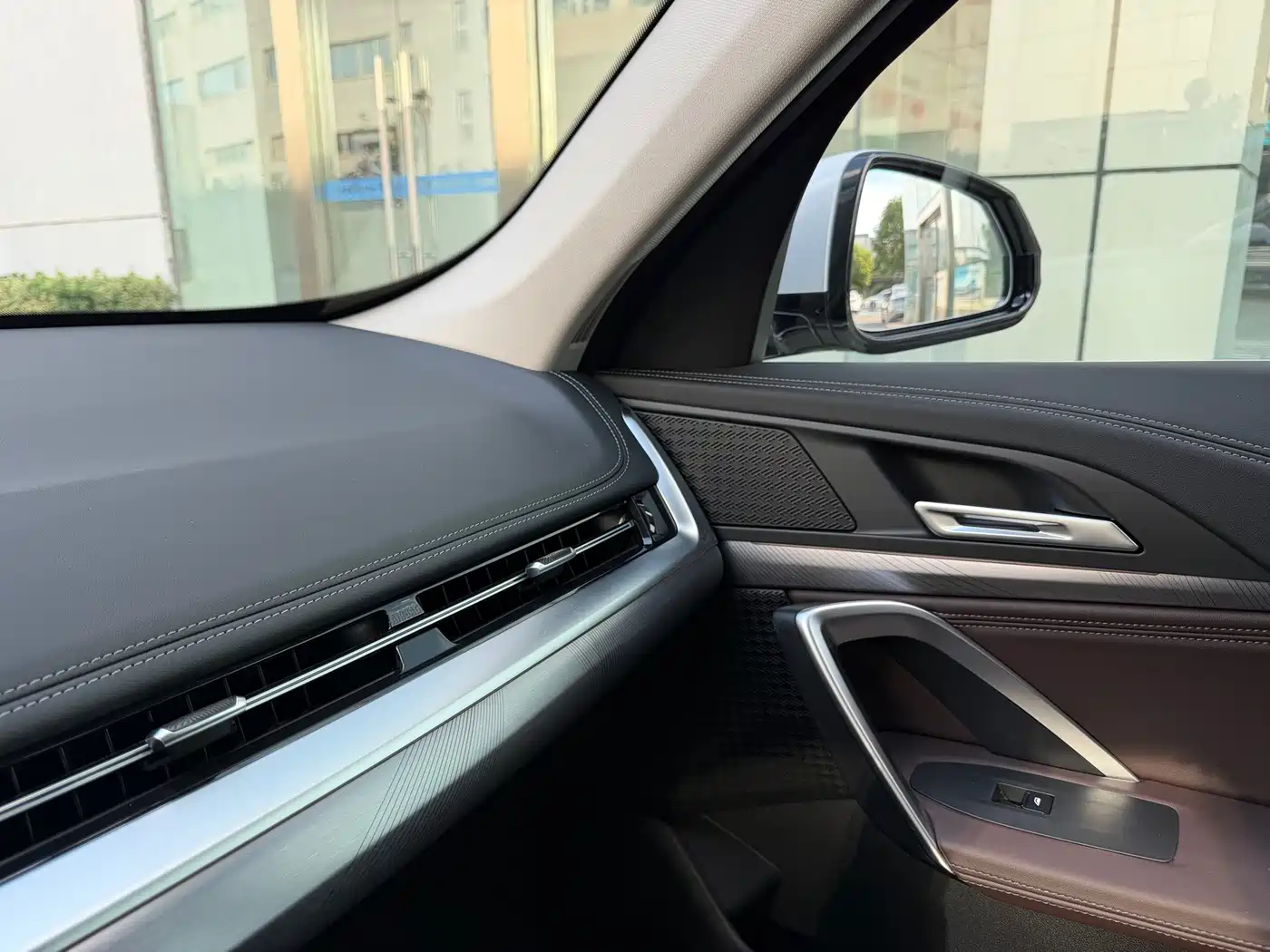 BMW iX1 2025 2025 eDrive25L M Sport Package