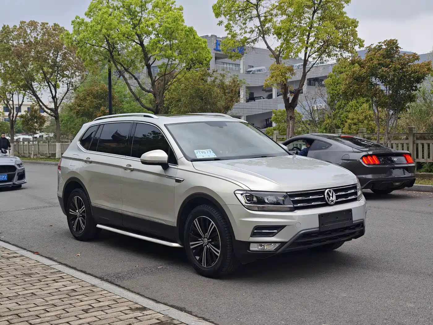 Volkswagen Tiguan L 2019 330TSI Automatic 2WD Panorama Comfort Edition China VI фото 3