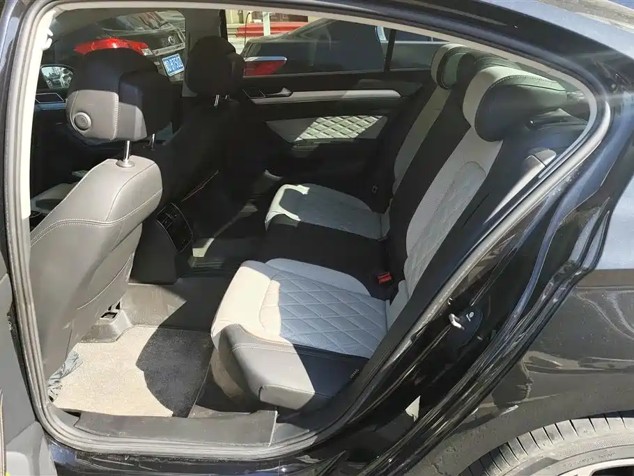Volkswagen Magotan 2023 Model 2 Million Commemorative Edition 330TSI DSG Luxury фото 11