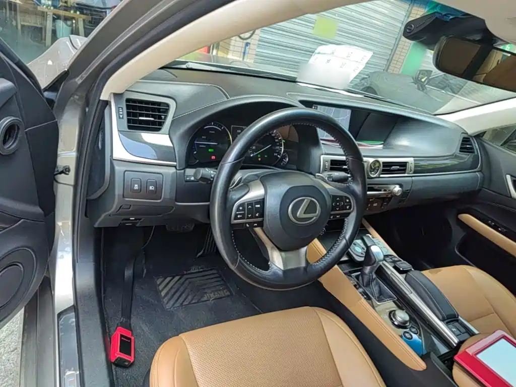 Lexus GS 2017 2016 300h Leading Edition