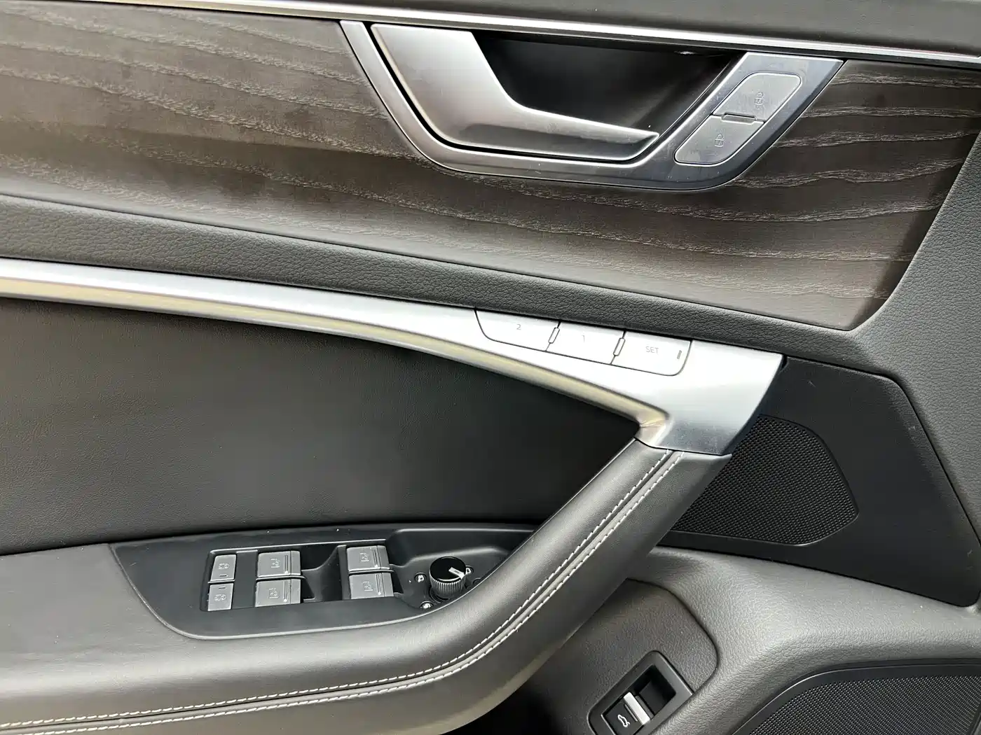 Фото 14 - Audi A6L