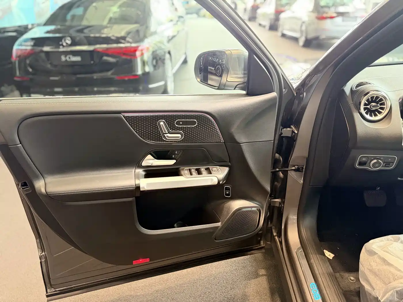 Mercedes-Benz EQB 2026 2025 EQB 260