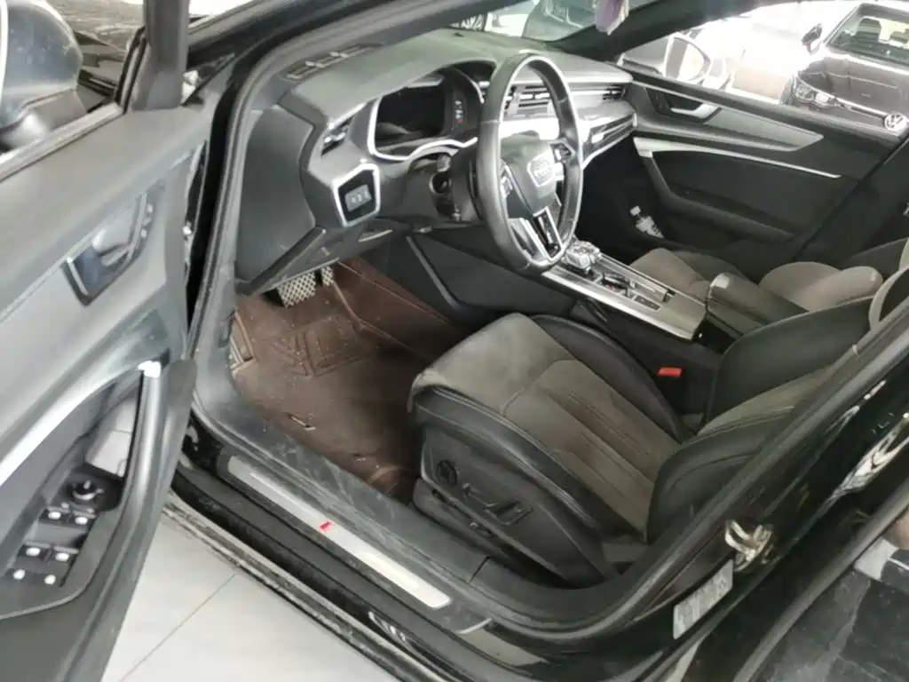 Фото 16 - Audi A6L