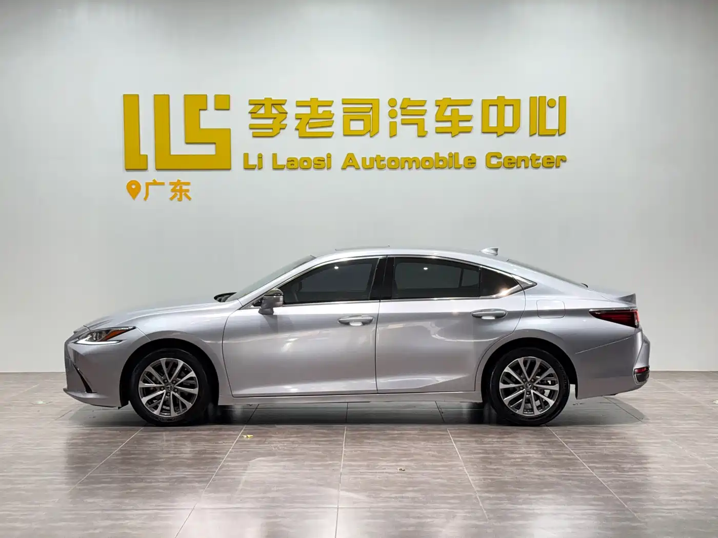 Фото 4 - Lexus ES