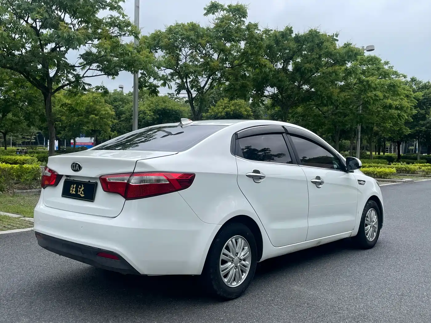 Kia K2 2012 Sedan 1.4L MT GLS Commemorative Edition фото 9
