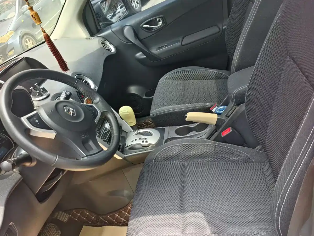 Renault Koleos (Import) 2013 2013 2.5L 2WD Luxury Edition