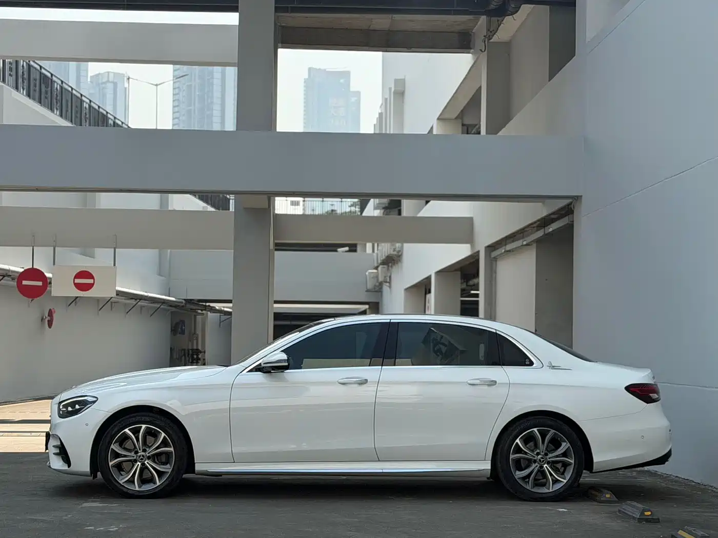 Mercedes-Benz E-Class 2022 E 300 L Sport Luxury фото 7