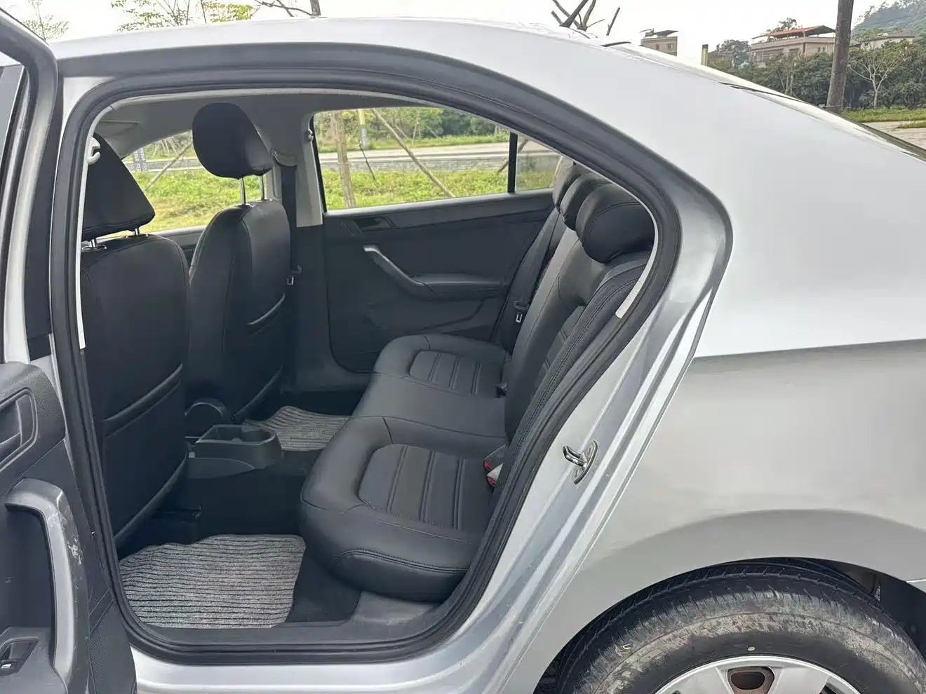Volkswagen Santana 2013 1.6L Automatic Trend Edition фото 23