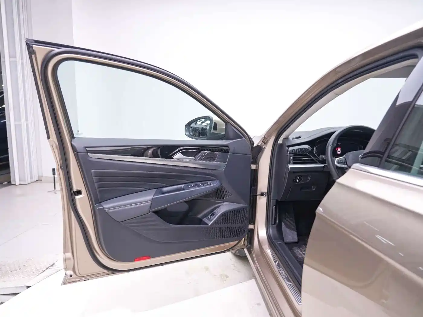 Volkswagen Passat 2022 330TSI Starlight Elite Edition фото 14