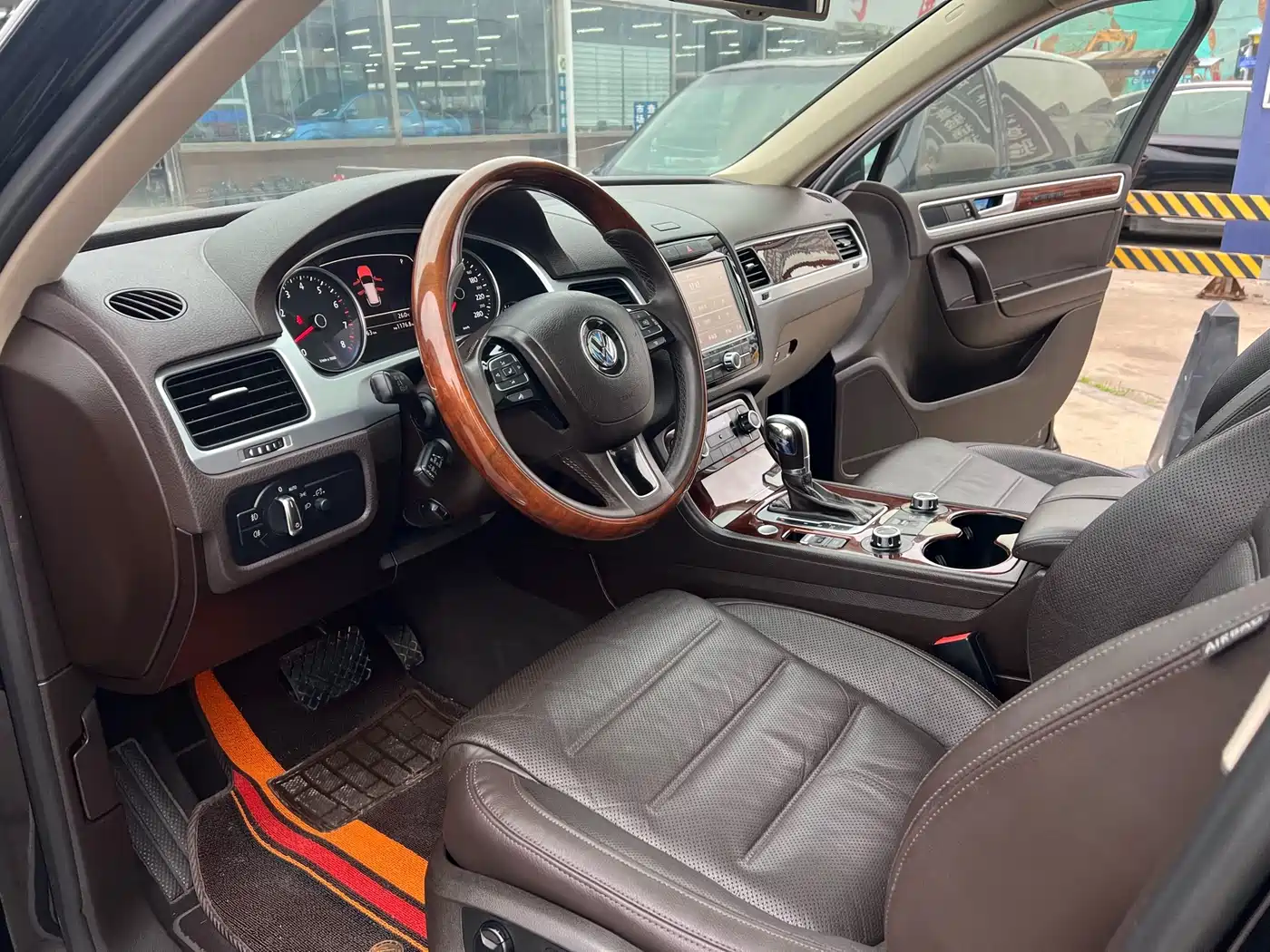 Фото 4 - Volkswagen Touareg