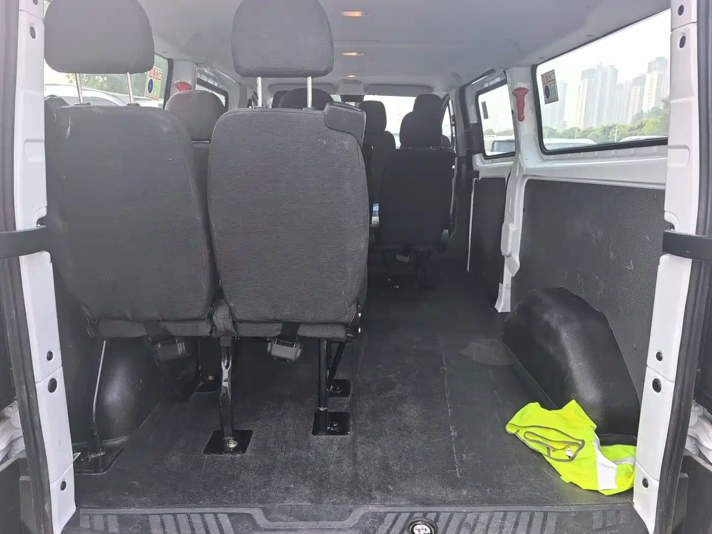 Ford Transit 2023 2023 2.0T Petrol Auto Business Travel Mid-Axis Mid-Roof 10/11/12-seater