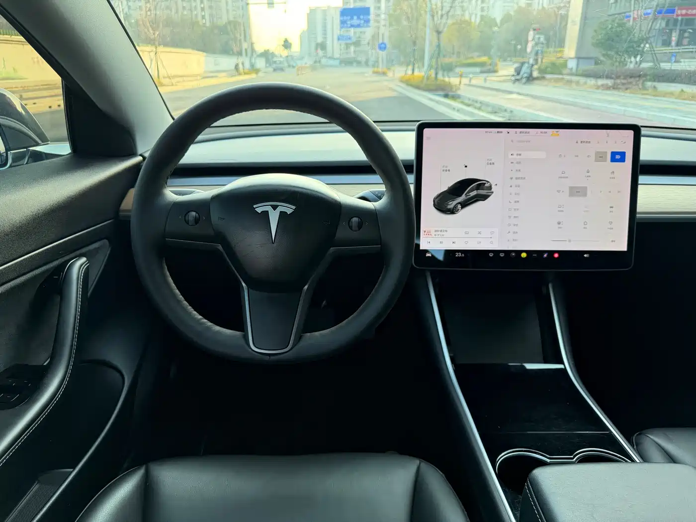 TESLA MODEL 3