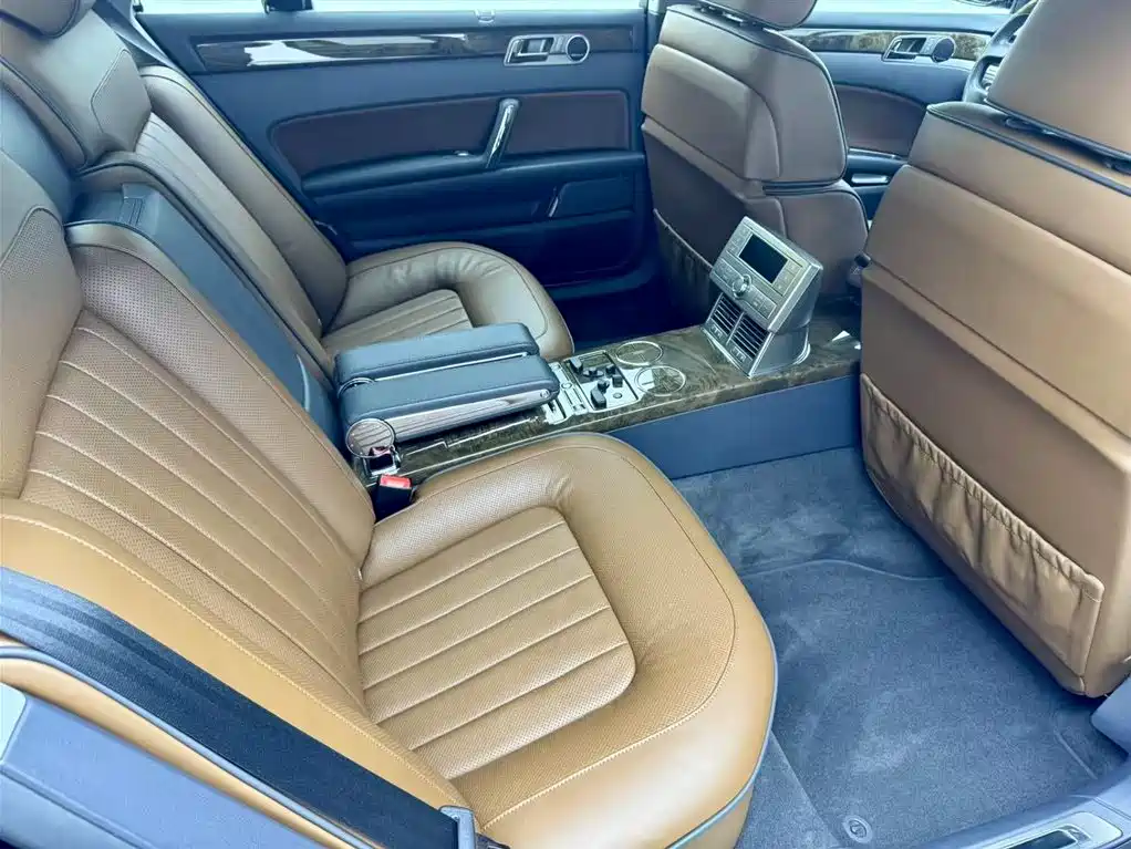 Volkswagen Phaeton 2012 3.6L Premium Custom фото 23