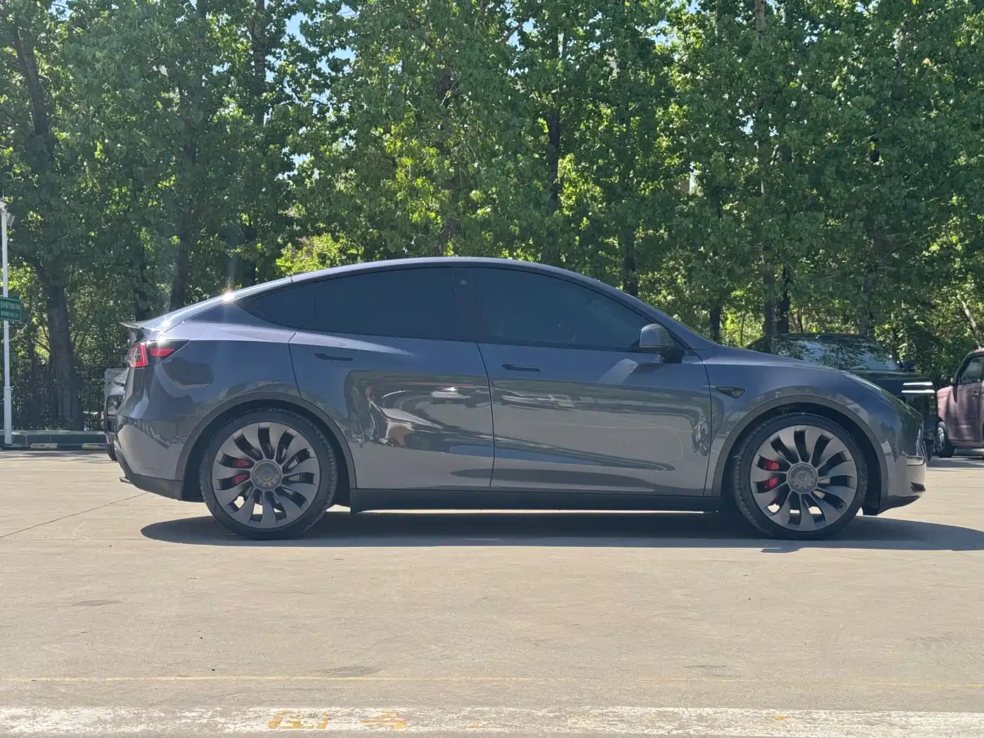 TESLA MODEL Y