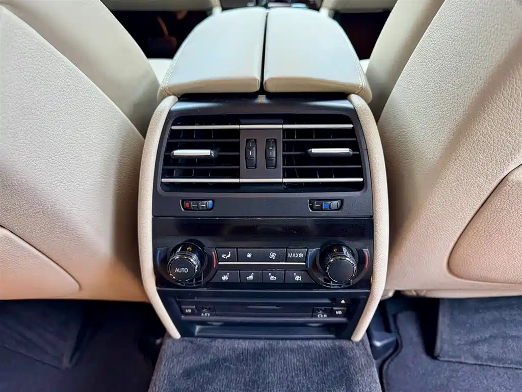 BMW 7 Series 2010 760Li фото 24