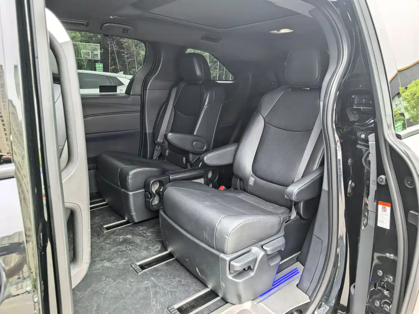 Toyota Granvia 2024 2.5L Hybrid Luxury фото 14