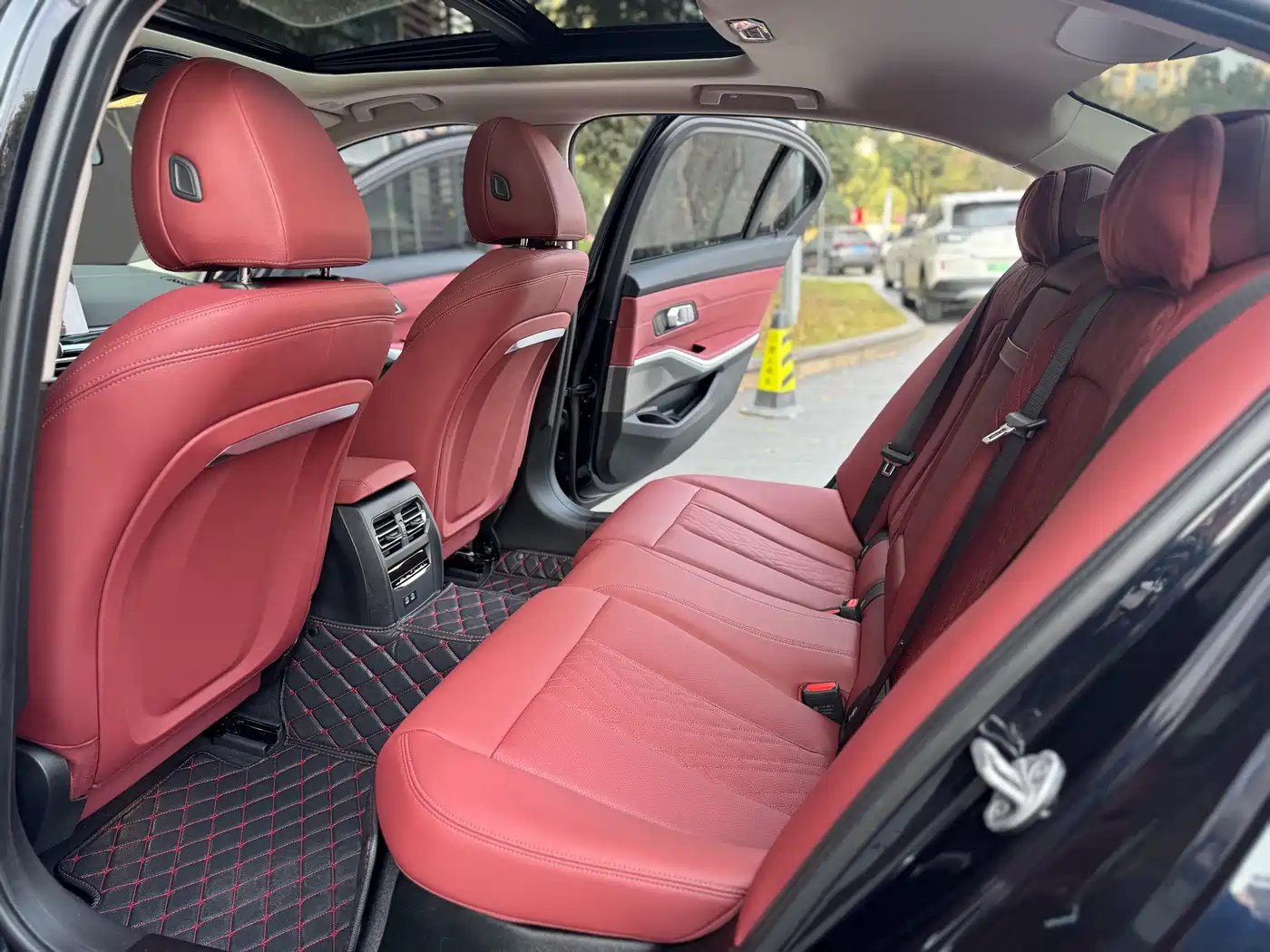 BMW 3 Series 2024 325Li M Sport Package фото 7