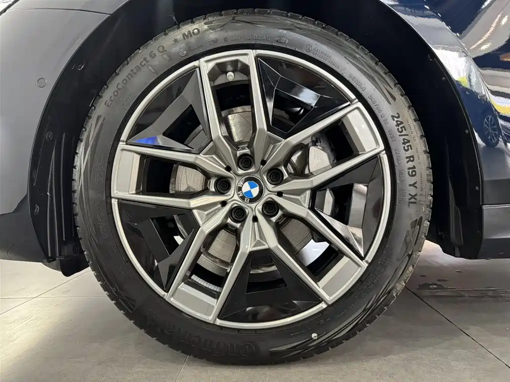 BMW 5 Series 2024 530Li Leading Model Luxury Package фото 9
