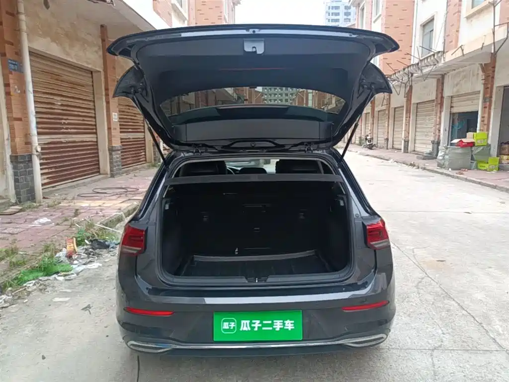 VOLKSWAGEN GOLF