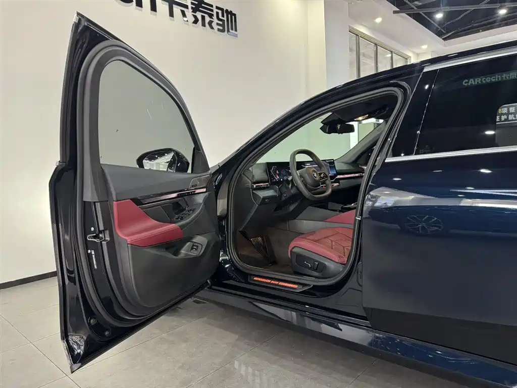 BMW 5 Series 2024 530Li Leading Model Luxury Package фото 13