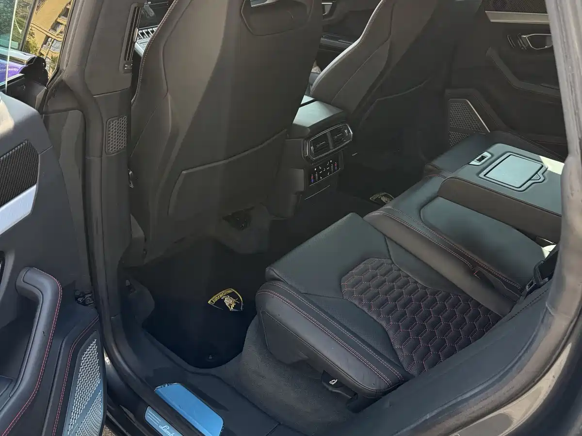 Фото 25 - Lamborghini Urus